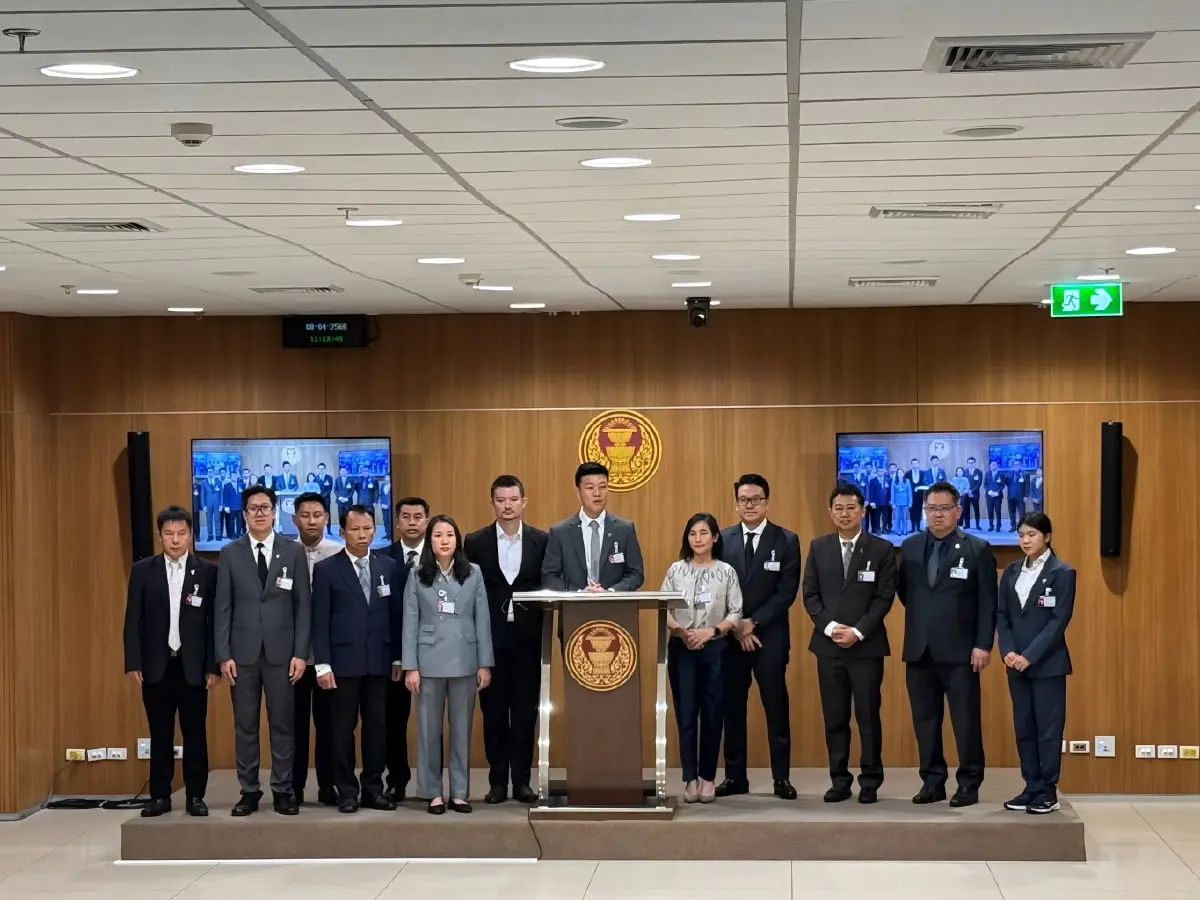 ฝ่ายค้านผนึกกำลัง! "เท้ง ณัฐพงษ์" นำทีมชำแหละนโยบายรัฐ ชูธีม "พอแล้วไม่ไหวแล้ว"