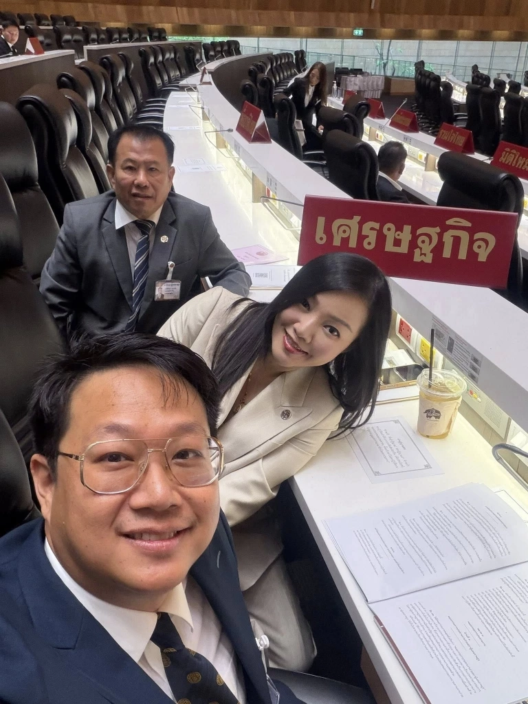 สส.ใหม่ ช็อค! รัฐสภาไร้ประสิทธิภาพ - อึ้ง! ใช้ AI ฟรีเขียนบท