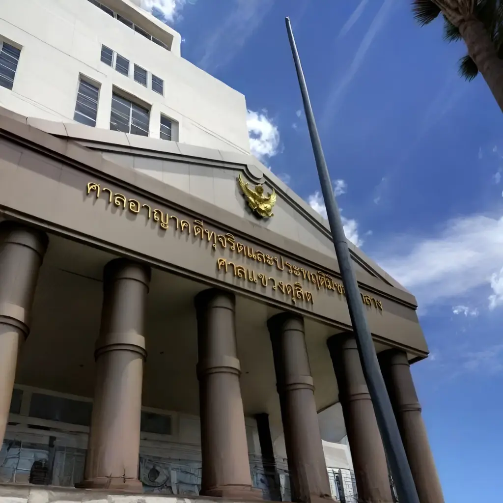 ศาลสั่งคุก 27 ปี "อดีต ผอ.เตรียมอุดมฯ" เซ่นปมรับเงินใต้โต๊ะแลกที่เรียน ส่วน "นายกสมาคมฯ-เหรัญญิก" โดน 18 ปี