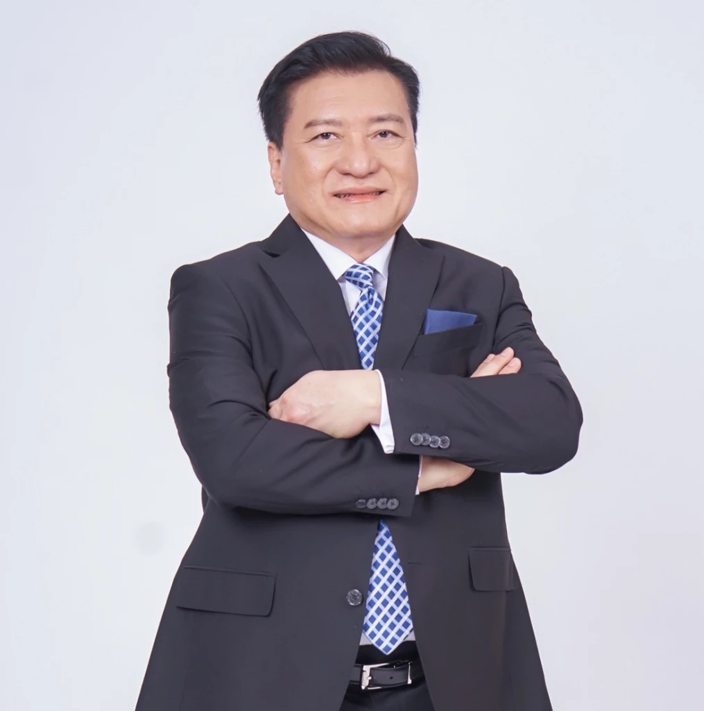 ศ.ดร.เกรียงศักดิ์  เจริญวงศ์ศักดิ์ (ดร.แดน) นักวิชาการอาวุโส มหาวิทยาลัยฮาร์วาร์ด ประธานสถาบันการสร้างชาติ (NBI)และประธานสถาบันอนาคตศึกษาเพื่อการพัฒนา (IFD) 