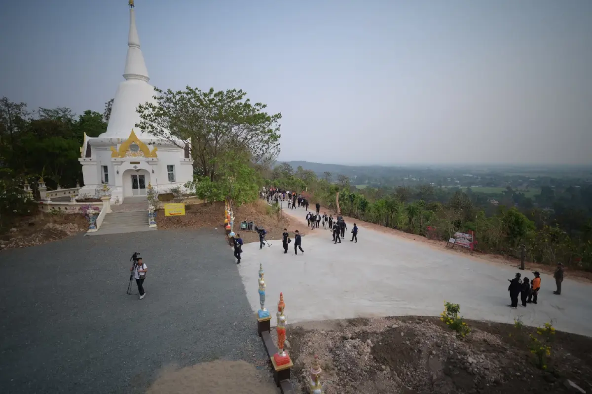 ประกาศก้องกลางดอย! "นายกฯ" สั่งลุย "ป่าเปียก" สกัดไฟป่าดอยสะเก็ด กำชับเจ้าหน้าที่เซฟชีวิต