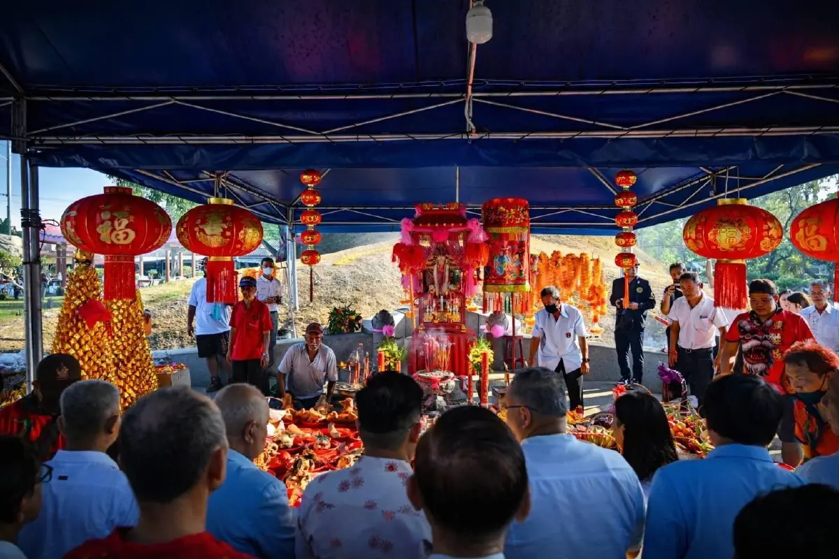 เลขาฯ ศอ.บต. ปลื้มรอยยิ้มชาวใต้ ในพิธีเช็งเม้งเจ้าแม่ลิ้มกอเหนี่ยว