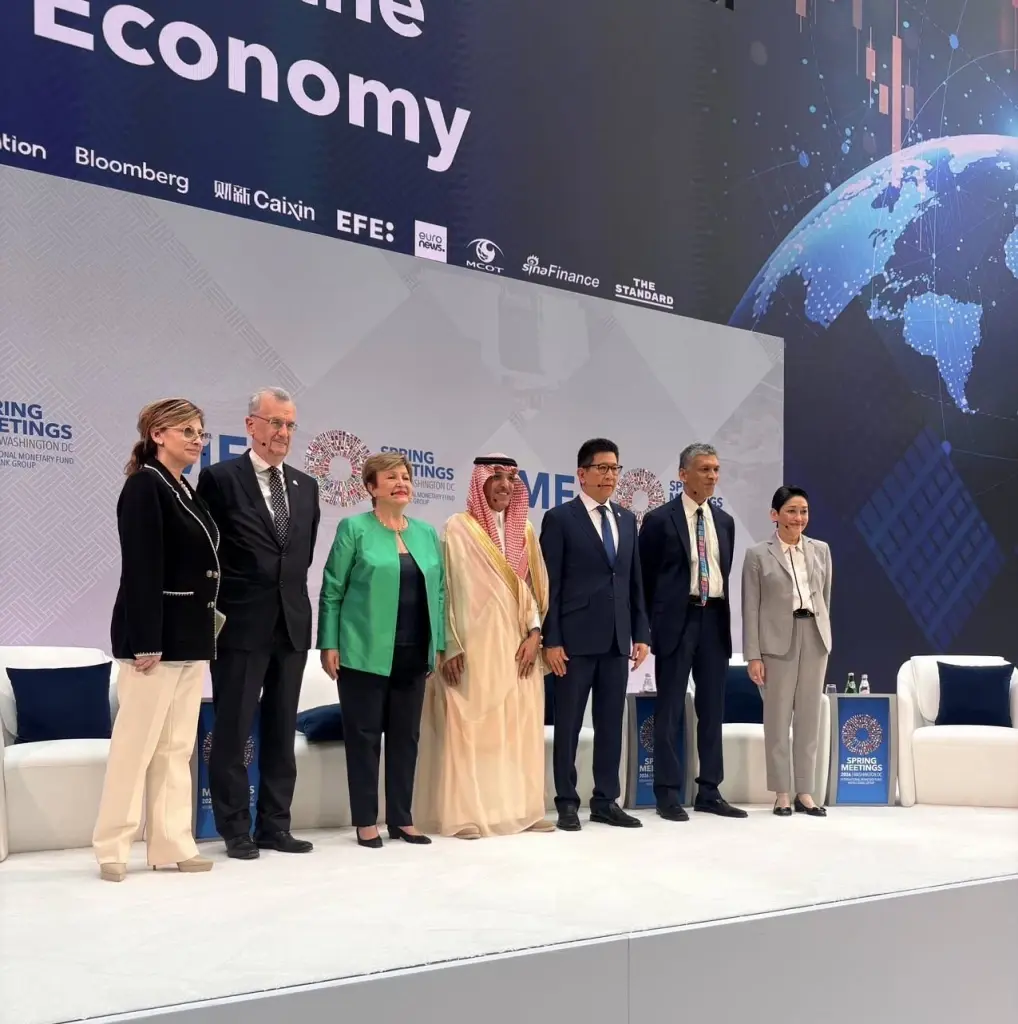 'เอกนิติ' หนึ่งเดียวจากอาเซียน ขึ้นเวทีการเงินโลก ย้ำเสถียรภาพเศรษฐกิจไทยแกร่ง