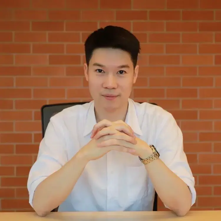 นพ.วาโย อัศวรุ่งเรือง 