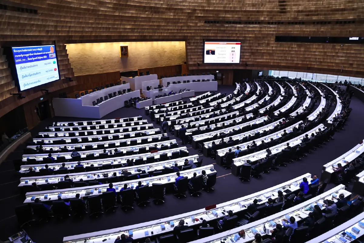 "12 พรรคจิ๋ว" ถึงกับโวย ได้ 15 นาที ในการชำแหละนโยบายรัฐบาล!