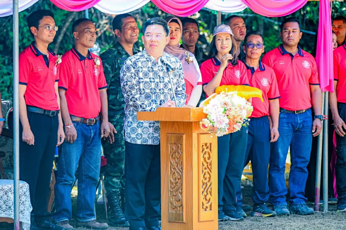 เลขาธิการ ศอ.บต. ปลุกชาวถ้ำทะลุใช้กีฬา-ศรัทธา ปราบยาเสพติด