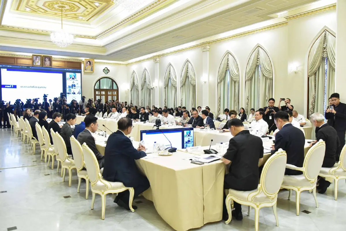 "นายกฯ" ถก ก.น.บ. นัดแรก แบ่งงาน 5 รองนายกฯ คุมอนุฯ 6 ภาค คุมเข้มงบจังหวัด 2.8 หมื่นล้าน ต้องไม่ซ้ำซ้อน