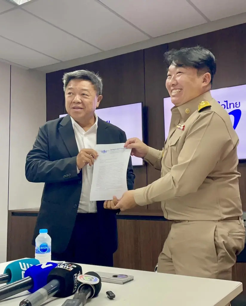 สมาคมรถทัวร์เดือด บุกจี้ “อนุทิน” ปรับค่าโดยสารสู้น้ำมันแพง ขู่หยุดวิ่งทั้งประเทศ