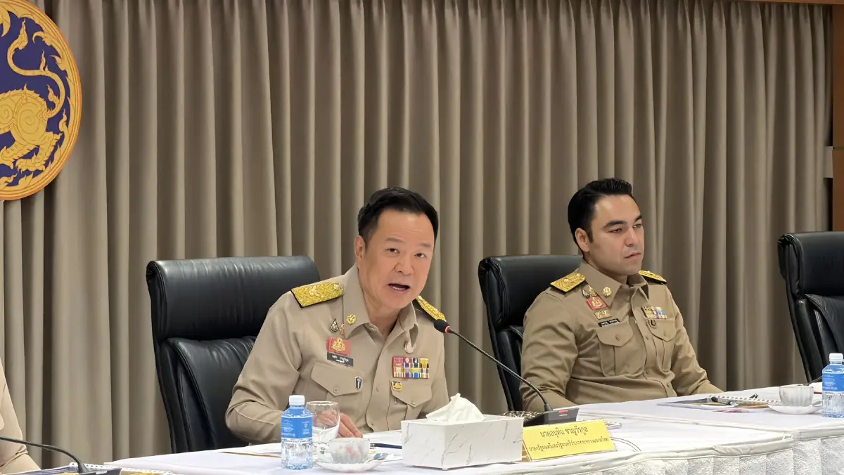 “อนุทิน” โชว์เข้ม! เชิญผู้ไม่เกี่ยวข้องออกนอกห้อง ลั่น “อย่าพูดแทรก” ระหว่างมอบนโยบายมหาดไทย