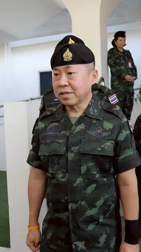 พลเอก ชัยพฤกษ์ ด้วงประพัฒน์ เลขาธิการกองอำนวยการรักษาความมั่นคงภายในราชอาณาจักร (กอ.รมน.)