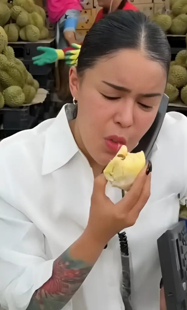 จับโป๊ะ! "ไอติม พริษฐ์" บี้ "ศุภจี" ปม "ทุเรียน" ลูกละ 100 บาท ตอบให้ชัดเกรดเอหรือเกรดรอง? ชี้ใช้ "พิมรี่พาย" ช่วยขายไม่ผิด