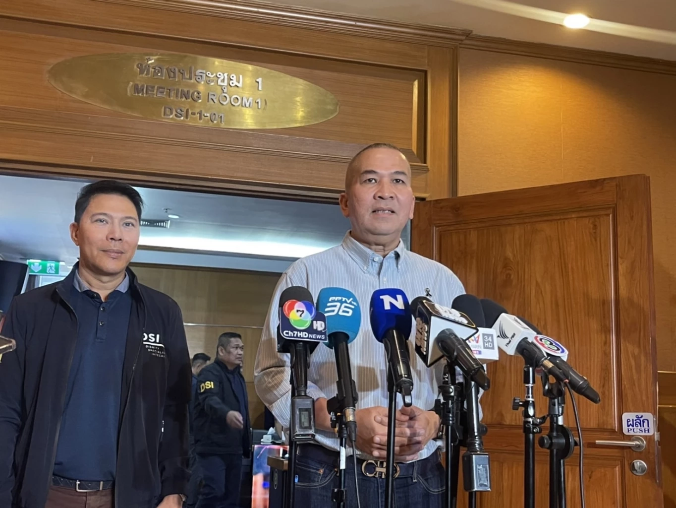 พล.ต.ท.รุทธพล เนาวรัตน์ รัฐมนตรีว่าการกระทรวงยุติธรรม 