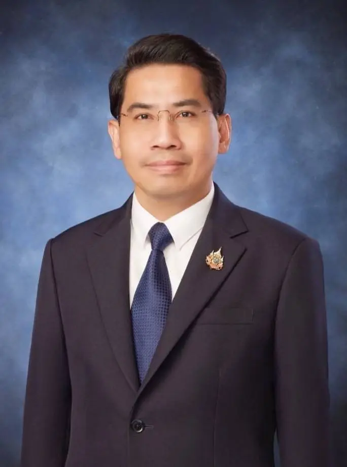 “ดร.ณัฏฐ์” หรือ ดร.ณัฐวุฒิ วงศ์เนียม นักกฎหมายมหาชน