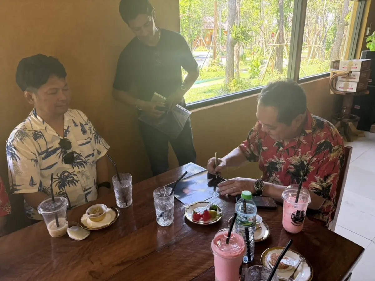 เปิดภาพ "ทวี" บุกเรือนจำเขากลิ้ง เยี่ยม "เสก โลโซ" วันสงกรานต์ 2569