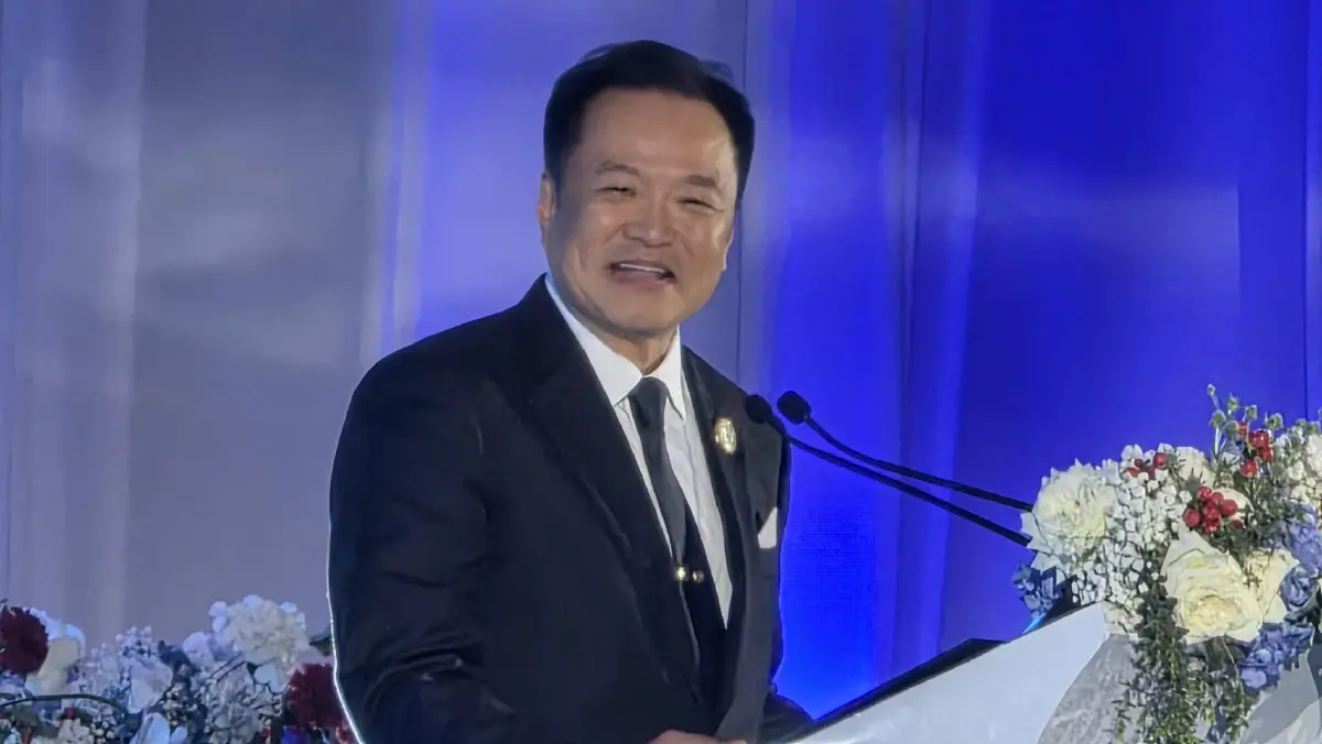 นายอนุทิน ชาญวีรกูล นายกรัฐมนตรี 