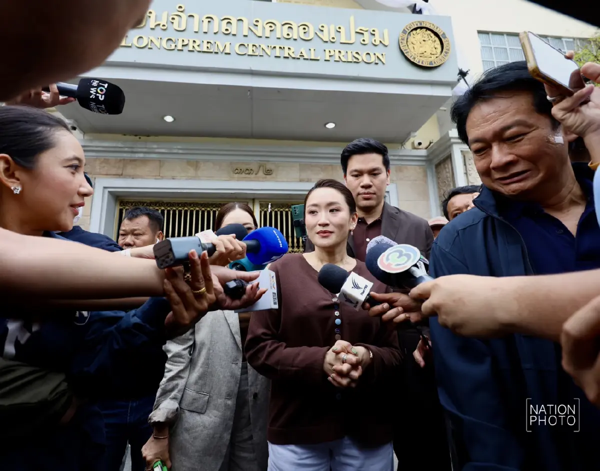 นับถอยหลัง 11 วัน "ทักษิณ" พักโทษกลับบ้าน "อุ๊งอิ๊ง-เอม" เยี่ยมส่งท้ายก่อนปล่อยตัว เผยเจ้าตัว "งง" ต้องติดกำไล EM