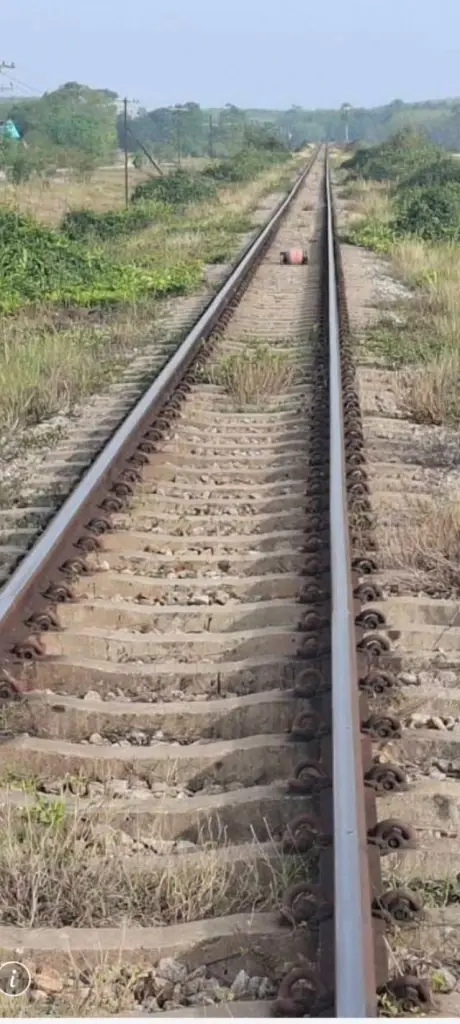 ระทึกปัตตานี! พบ "ถังแก๊ส" วางขวางรางรถไฟ สั่งกักขบวนรถล่องใต้ด่วน เจ้าหน้าที่เร่งเก็บกู้