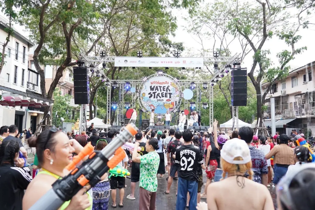 บรรทัดทอง Water Street 2026: สงกรานต์สายกินห้ามพลาด! เล่นน้ำฟรี-คอนเสิร์ตจัดเต็ม 12–14 เม.ย. นี้