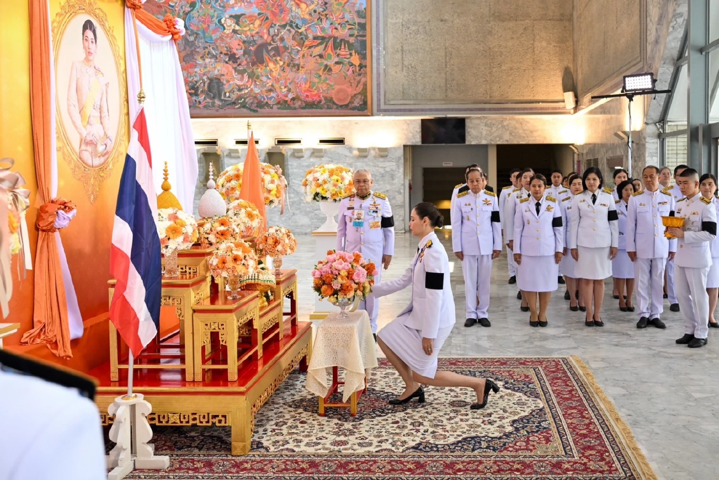 รมว.วธ. รับพระราชทานแจกันดอกไม้เนื่องในโอกาสเข้าดำรงตำแหน่ง