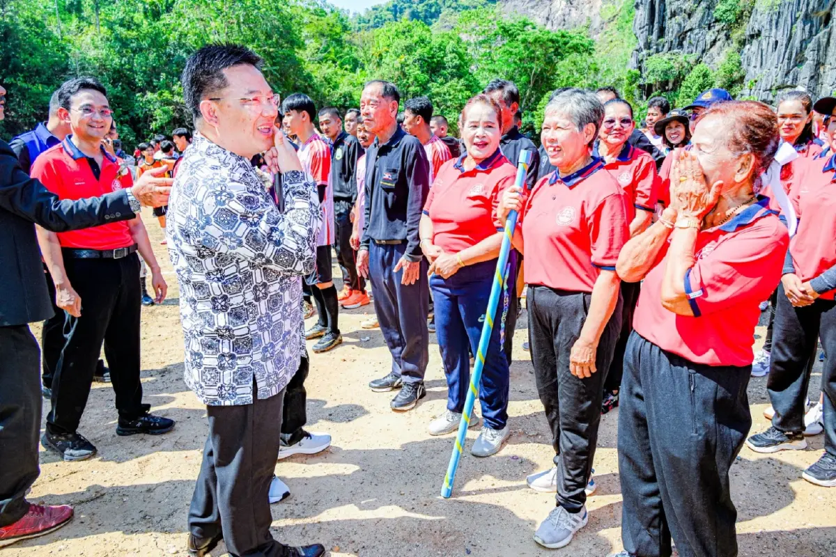 เลขาธิการ ศอ.บต. ปลุกชาวถ้ำทะลุใช้กีฬา-ศรัทธา ปราบยาเสพติด