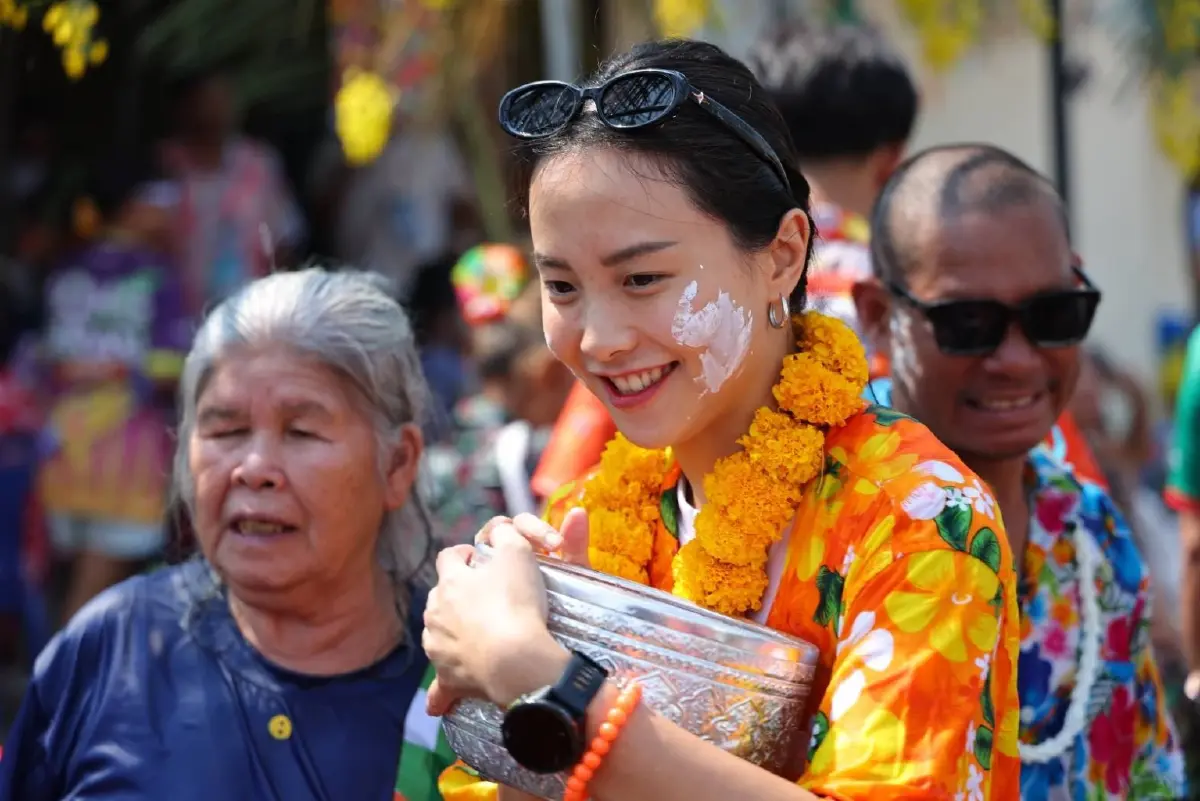 ไอซ์ รักชนก ศรีนอก สส.พรรคประชาชน