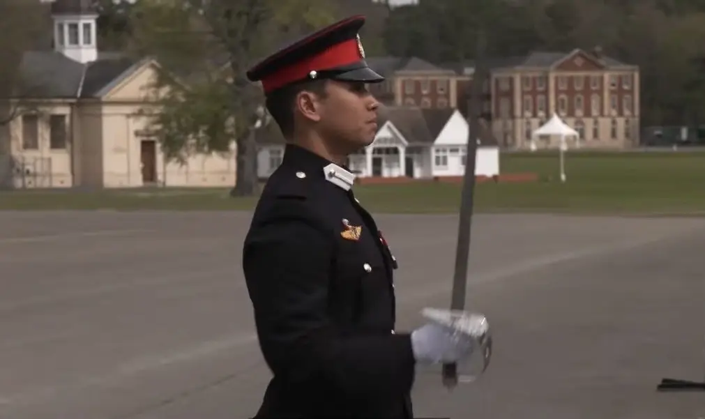 ฮือฮา! "ทหารไทย" รับรางวัล รร.นายร้อยอังกฤษ ที่เดียวกับหลานฮุนเซน