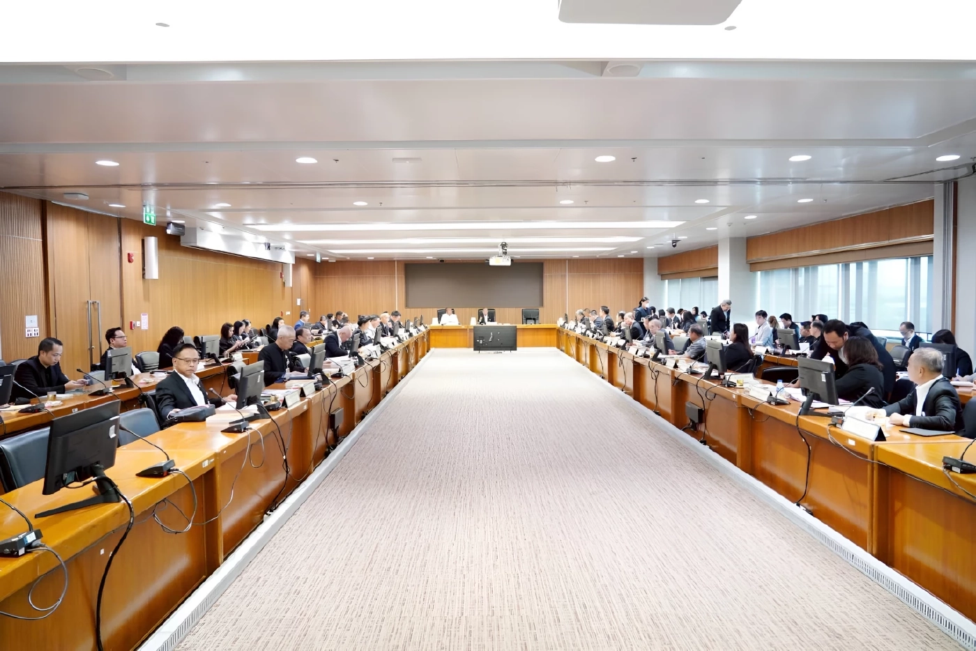 "วิปวุฒิฯ" มีมติจัดอาหารให้ในวันประชุม แต่ สว.จ่ายเงินเองคนละ 10,000 บาทต่อสมัยประชุม