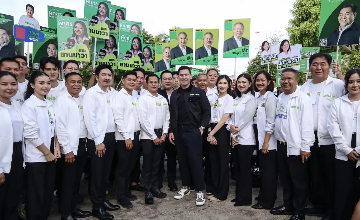 ดวงฤทธิ์ นำทีมผู้สมัค สก.ทีมคนทำงาน ลงสมัครในวันแรก 30 เขต