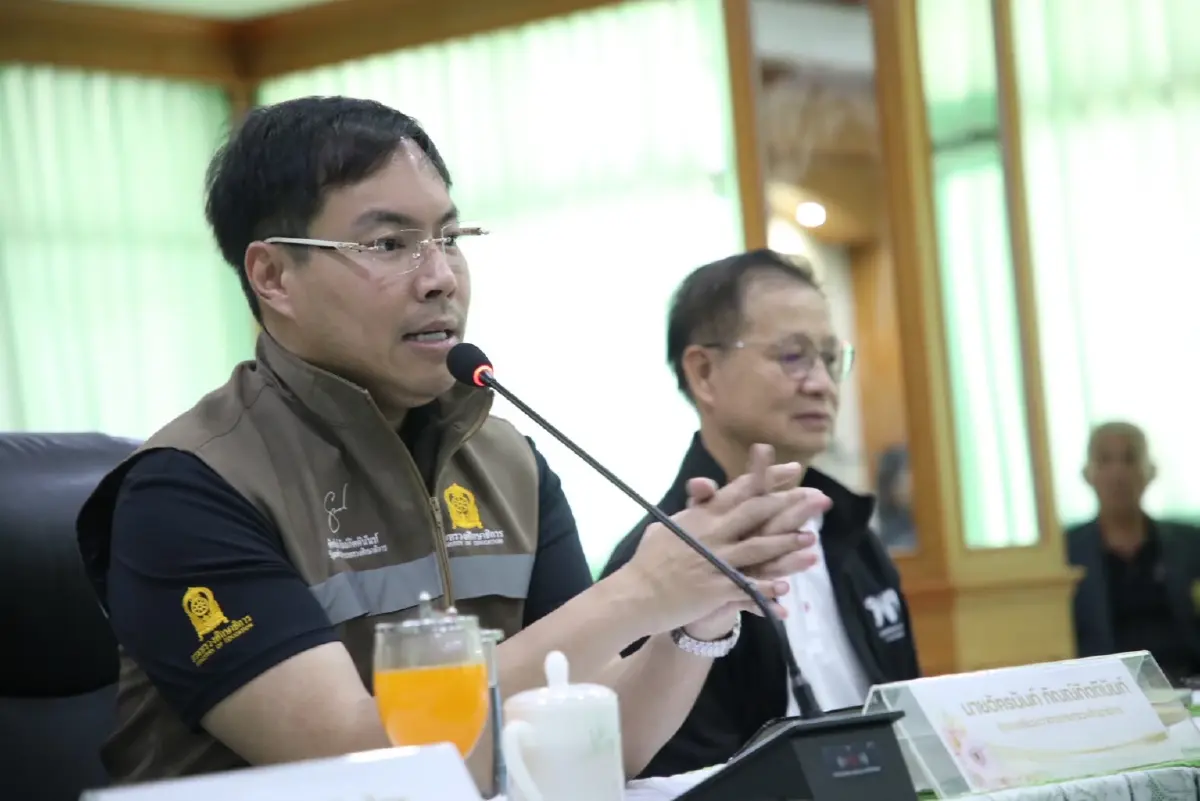 "อัครนันท์" รมช.ศึกษาธิการ สั่ง"อธิบดี สกร." แจงพิมพ์แบบเรียนไม่ได้มาตรฐาน