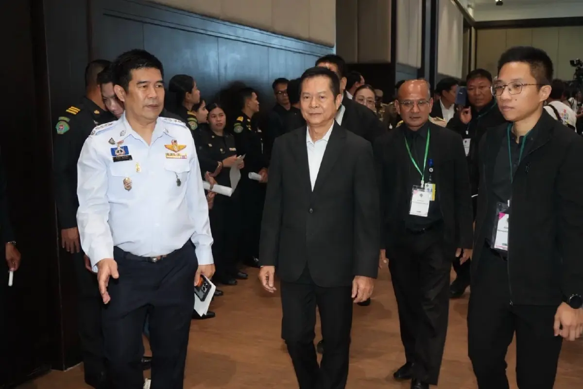 "ปธ.กกต."  ยันพร้อม "เลือกตั้งกทม.-พัทยา" เข้มมาตรการกันโกง ประทับตราบัตรทุกใบ ย้ำไม่มีบาร์โค้ด