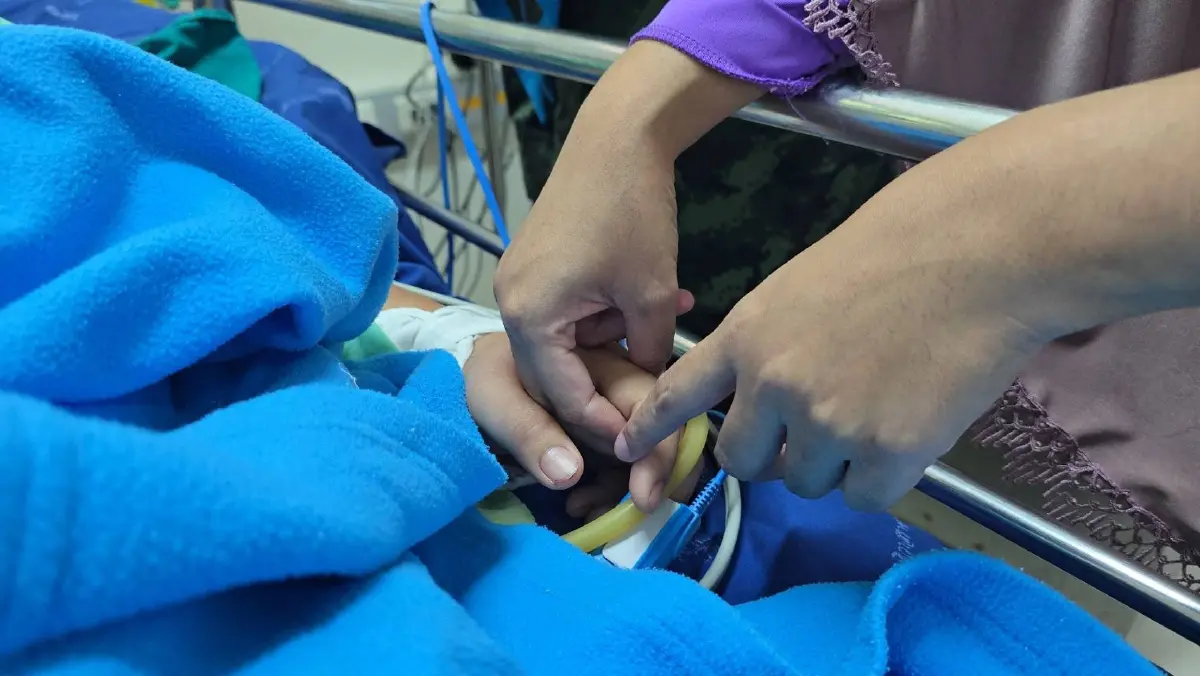 ผบ.ควบคุมสุริโยทัย รุดเยี่ยมปลอบขวัญกำลังพล อาการยังโคมาอยู่ไอซียู