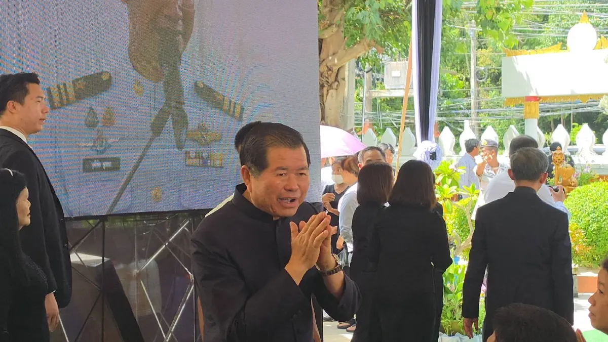 พระราชทานโกศโถ ฉัตรเบญจา พิธีพระราชทานน้ำหลวงอาบศพ “คุณแม่กัลยา บุญญามณี”