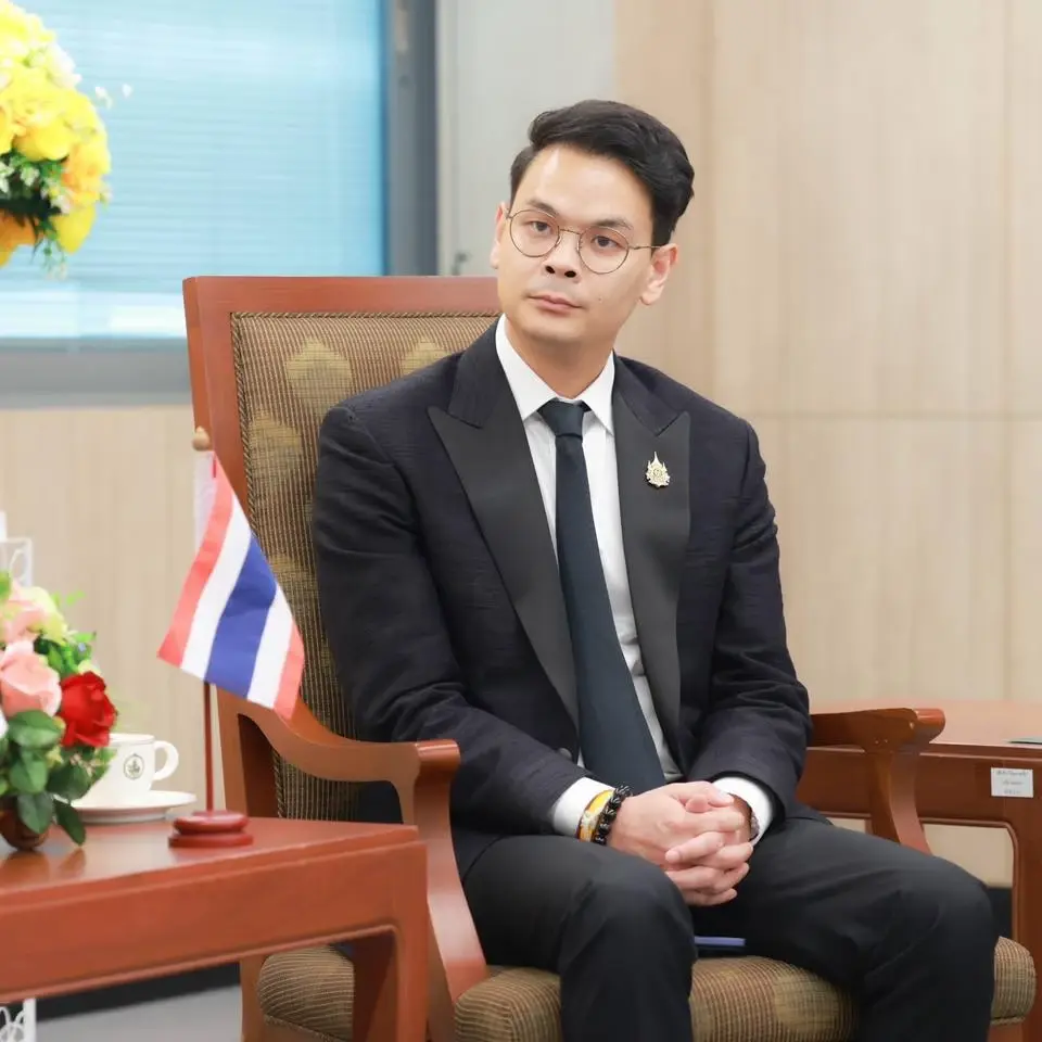 ไชยชนก ชิดชอบ รมว.ดีอี 