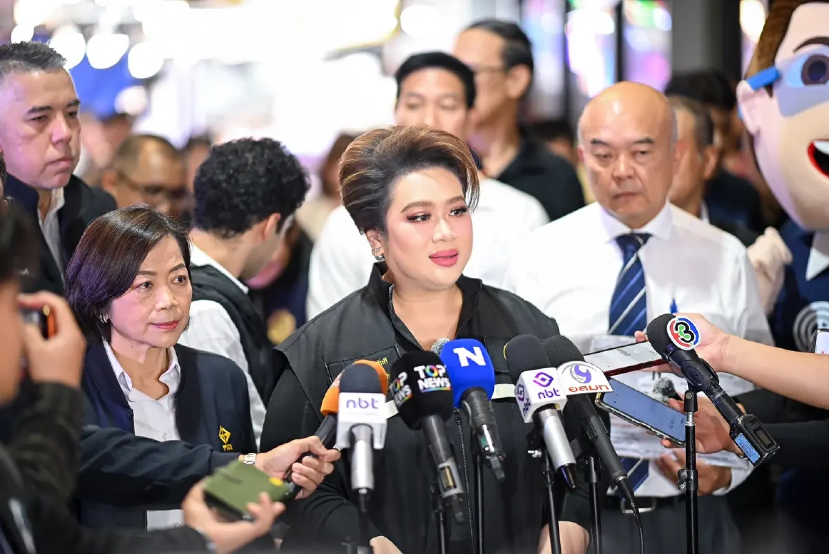 นางสาวศุภมาส  อิศรภักดี รัฐมนตรีประจำสำนักนายกรัฐมนตรี 