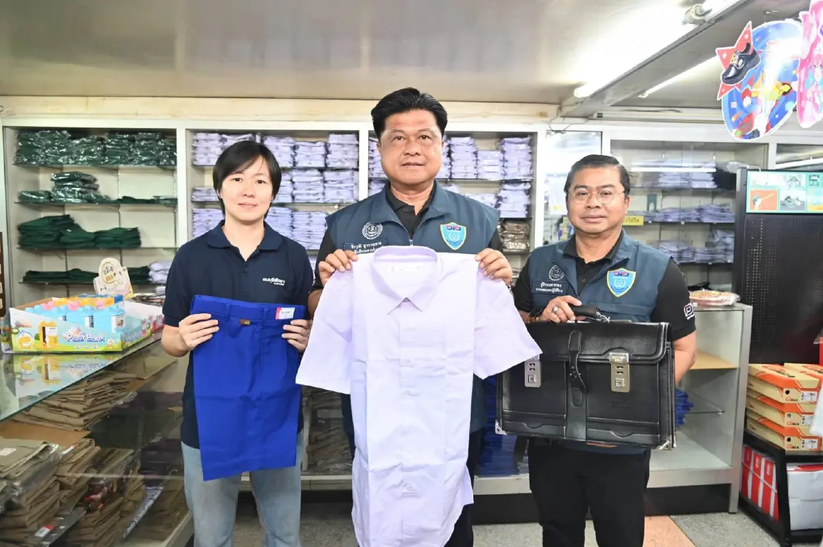 พาณิชย์ลงพื้นที่ตรวจร้านชุดนักเรียนก่อนเปิดเทอม ย้ำตรึงราคา - ปิดป้ายชัด