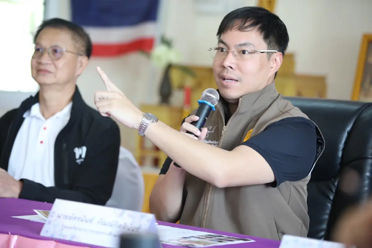 "อัครนันท์" รมช.ศึกษาธิการ สั่ง"อธิบดี สกร." แจงพิมพ์แบบเรียนไม่ได้มาตรฐาน