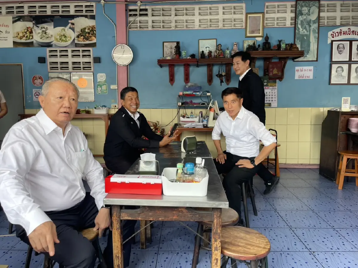 ย้อนวันวานที่ร้านเดิม! “ชัชชาติ” ควงผู้บริหาร กทม. อำลาตำแหน่ง แวะร้าน "เป็ดอ้วน"