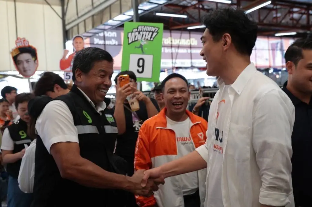 ช็อตเด็ด! "ชัชชาติ" จับมือ "ดร.โจ" กลางตลาดสายไหม บอกถ้าแพ้พร้อมช่วยงาน ไม่ยึดติดพรรคการเมือง (มีคลิป)
