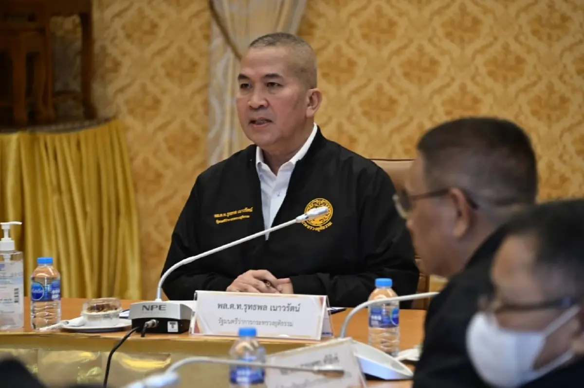 “โรม” ฟาดเดือดกลางสภา! จี้ปราบสแกมเมอร์เครือข่าย “ฮุ่ยวัน” ขู่ฟ้อง รมว.ยุติธรรม ม.157 หากละเว้นเอาผิด “ฮุน โต”