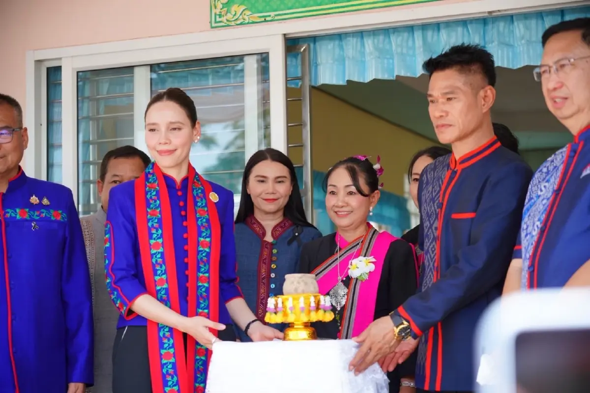 รมว.วธ.รับมอบโบราณวัตถุ "กุดฉิม" จ.นครพนมอายุ 3,000 ปี
