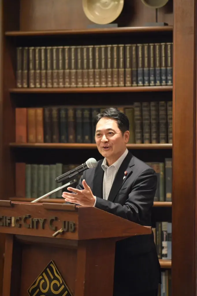 อนุชา บูรพชัยศรี