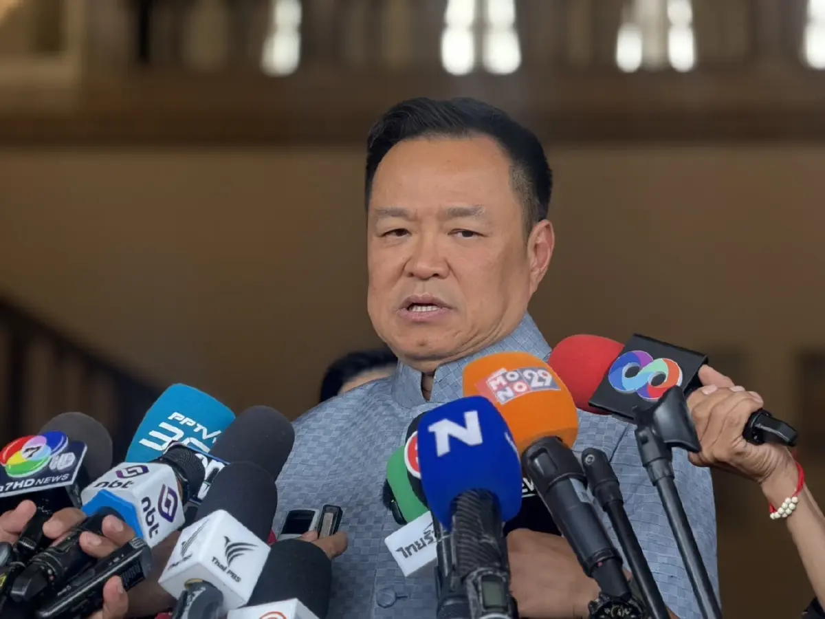 นายอนุทิน ชาญวีรกูล นายกรัฐมนตรีและรัฐมนตรีว่าการกระทรวงมหาดไทย