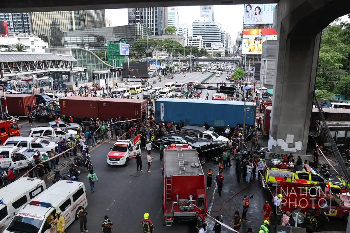 อัปเดตเสียชีวิต 8 ราย อุบัติเหตุช็อก รถไฟชนรถเมล์ไฟไหม้