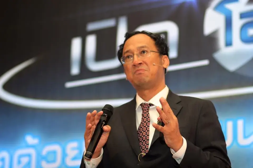 รศ.ดร.ธนชาติ นุ่มนนท์  ผู้อำนวยการสถาบันไอเอ็มซี (IMC Institute) 