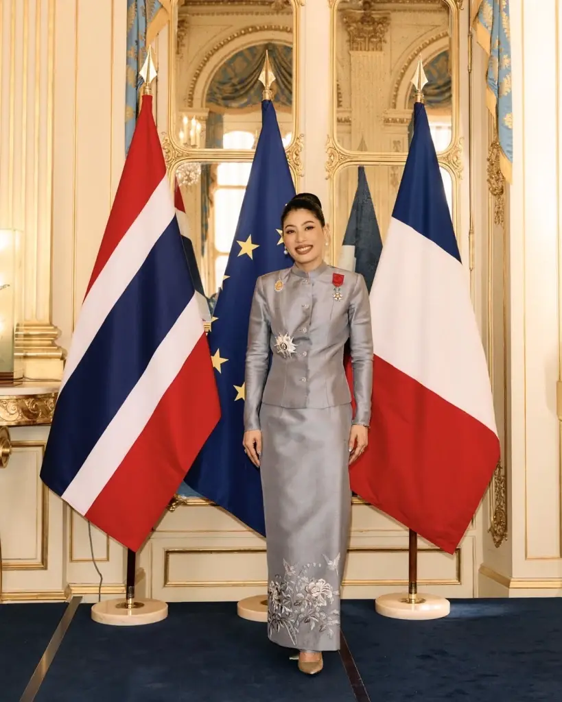 “ยิ่งลักษณ์” โพสต์ถวายพระพร “เจ้าฟ้าสิริวัณณวรี” ในโอกาสฝรั่งเศสทูลเกล้าฯ ถวายเครื่องอิสริยาภรณ์ชั้นสูงสุด
