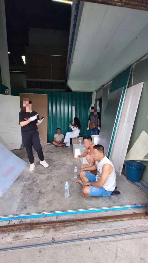 ชาวบ้านดมจนป่วย! นำทางตำรวจทลาย "แก๊งเวียดนาม" ตั้งโรงงาน "สกัดกัญชาเถื่อน" ย่านบางบอน ส่งขายนอก