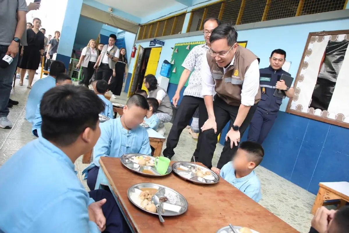 รมช.ศธ.สุ่มตรวจอาหารกลางวันนักเรียน-กำชับคุณภาพต้องดี