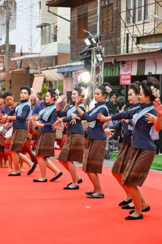 “ซาบีดา” พาสัมผัสเสน่ห์ไหมมัดหมี่ขอนแก่น เปิดรันเวย์แฟชั่นดันสู่สากล