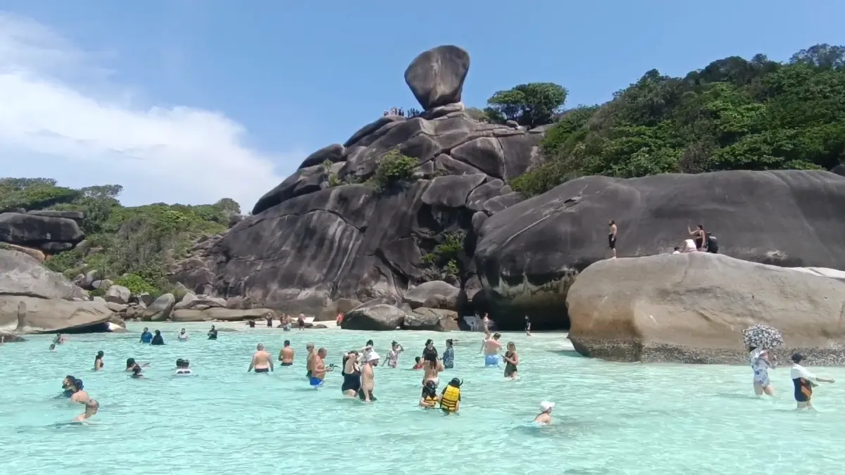ไทยสร้างชื่อ! “อ่าวเกือก” เกาะสิมิลัน ติดอันดับ 10 “World’s 50 Best Beaches” (มีคลิป)