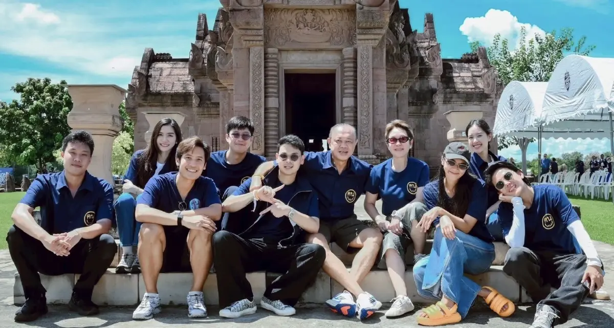 เนวิน-กรุณา ท่ามกลางลูกและหลานๆ 